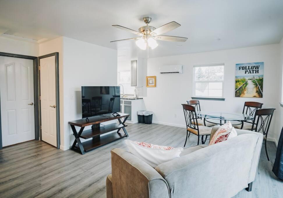 Gorgeous Upstairs Studio With Patio And Laundry Chico Extérieur photo